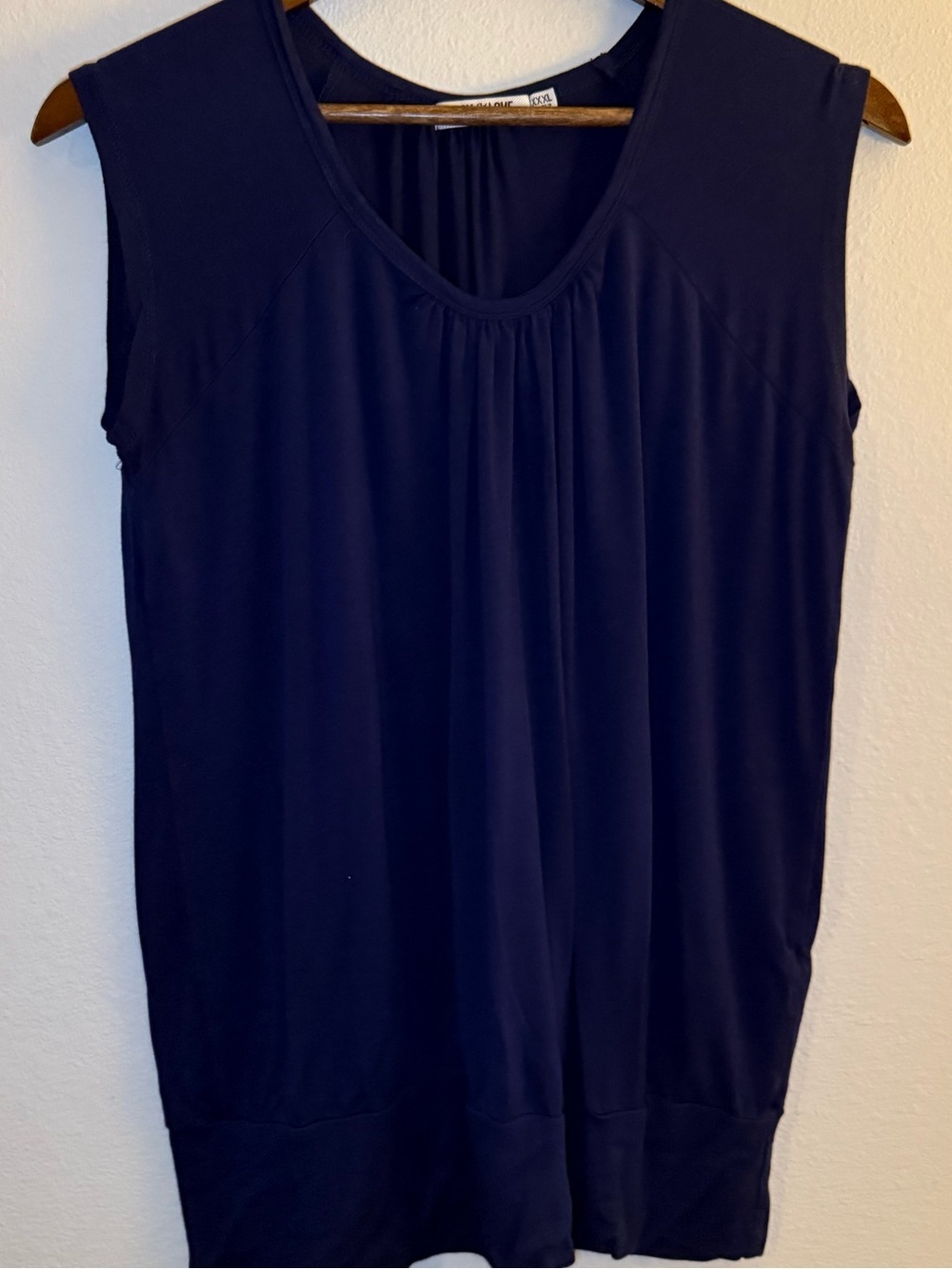 Women’s Navy Sleeveless Scoop Neck Tank Top